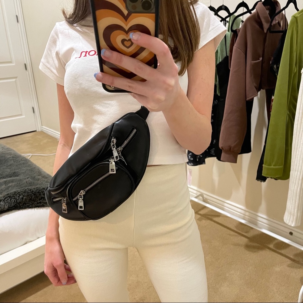 FANNY PACK 🖤